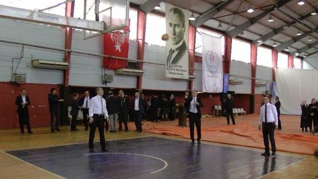 Kaymakam Ve Başkan Basket Yarışına Girdi