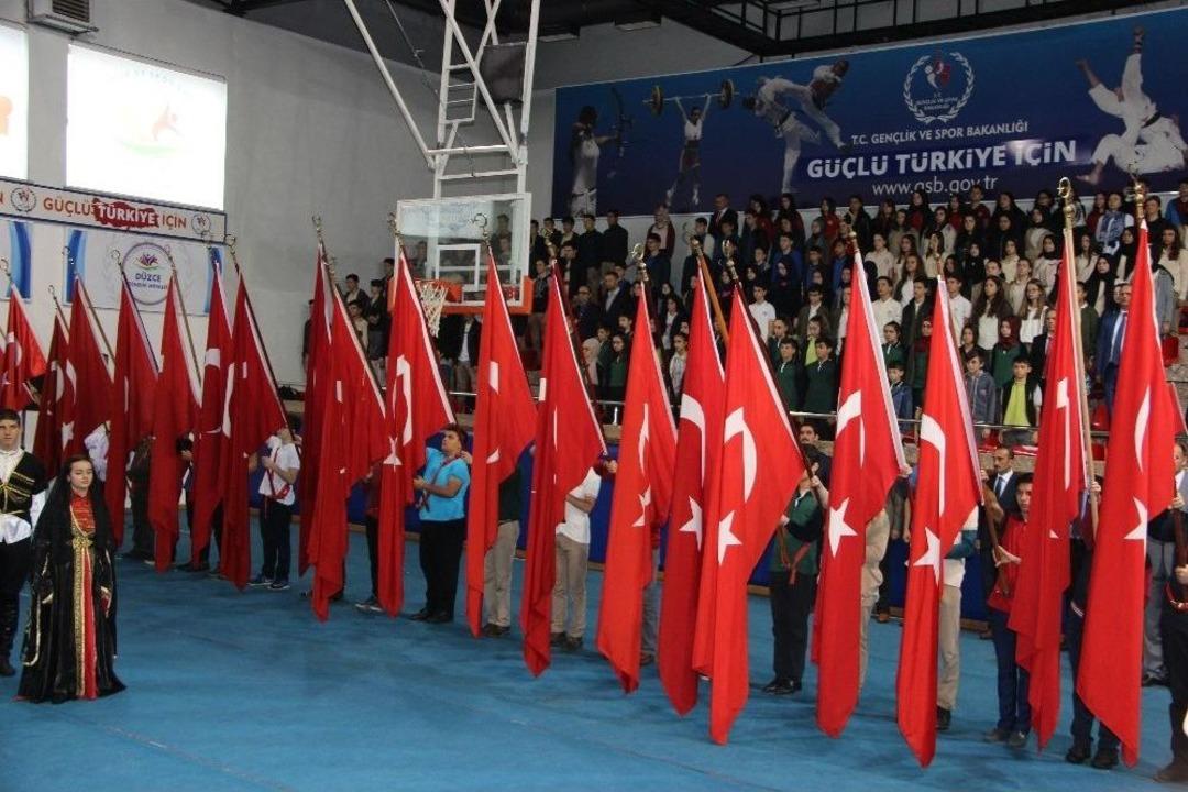 D&uuml;zce&rsquo;de 29 Ekim Coşku İle Katlandı