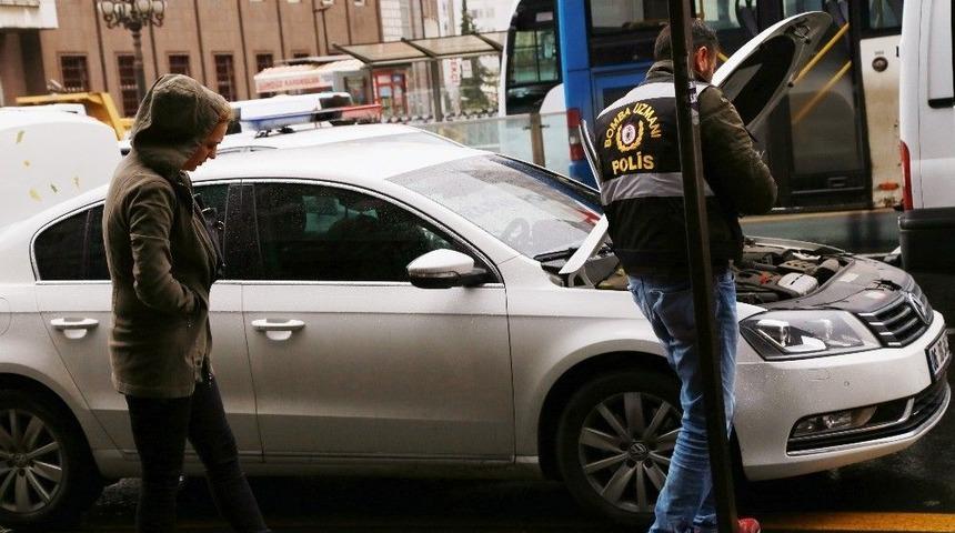 Ara&ccedil; Koltuğunun Altından Sarkan Kablolar Bomba Paniğine Neden Oldu