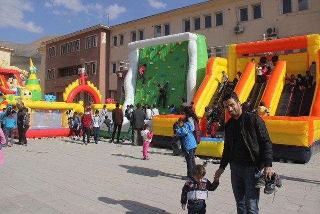 Hakkari’de 29 Ekim Cumhuriyet Bayramı Coşkusu