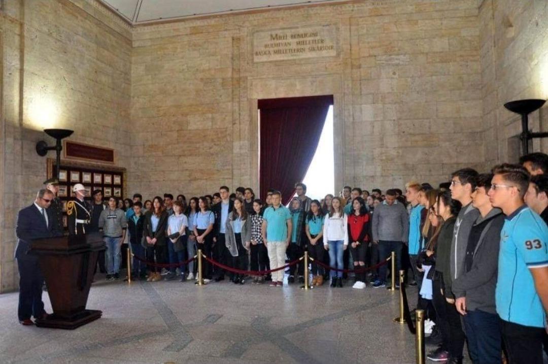 Eal Şehitleri Ziyaret Etti