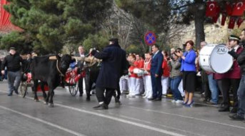 Kağnı Arabası T&ouml;rene Damga Vurdu