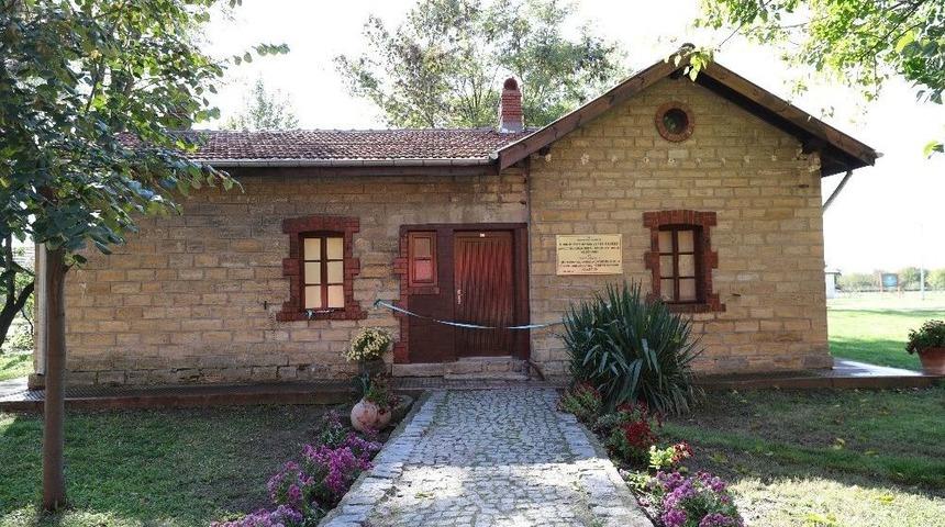 Trakya &Uuml;niversitesi&rsquo;nden Geleneksel &lsquo;cumhuriyet Fidanı&rsquo; T&ouml;reni