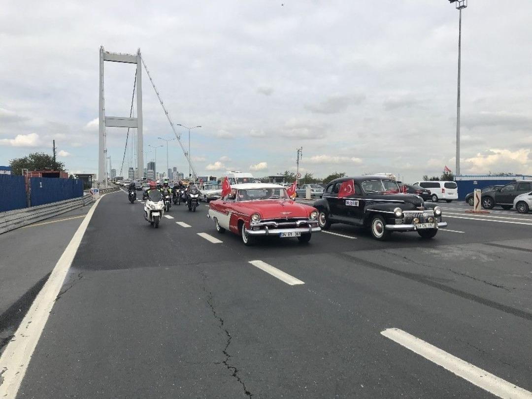 (&ouml;zel Haber) Klasik Otomobilciler 15 Temmuz Şehitler K&ouml;pr&uuml;s&uuml;&rsquo;nde &ldquo;cumhuriyet Turu&rdquo; Yaptı