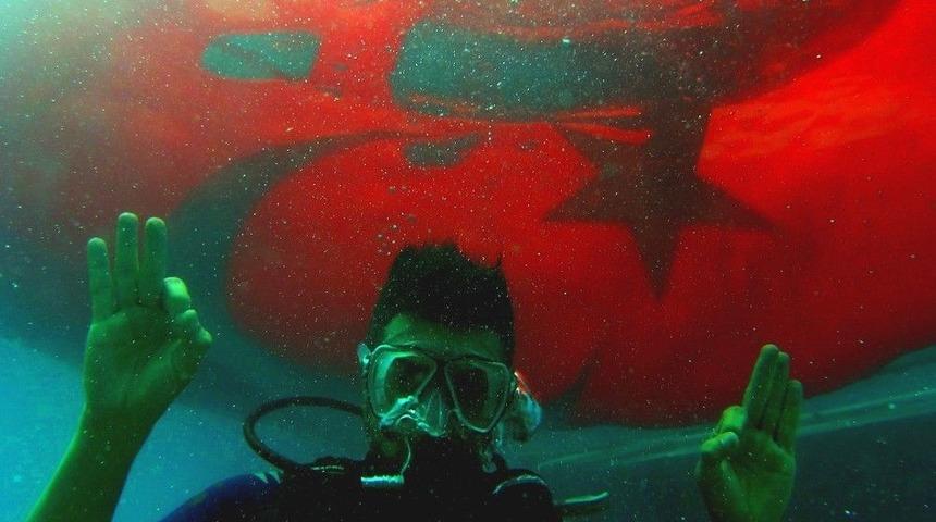 Mersin&rsquo;de Engelliler Cumhuriyet Bayramını Denizin Derinliklerinde Kutladı