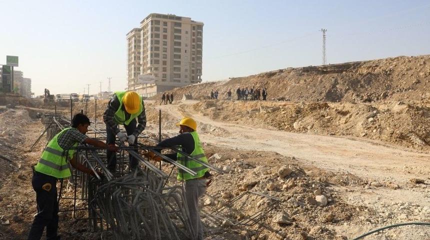 Narlıdere K&ouml;pr&uuml;l&uuml; Kavşağında &Ccedil;alışmalar S&uuml;r&uuml;yor