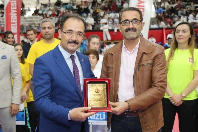 Uşak’ta “29 Ekim Ulusal Karate Turnuvası”