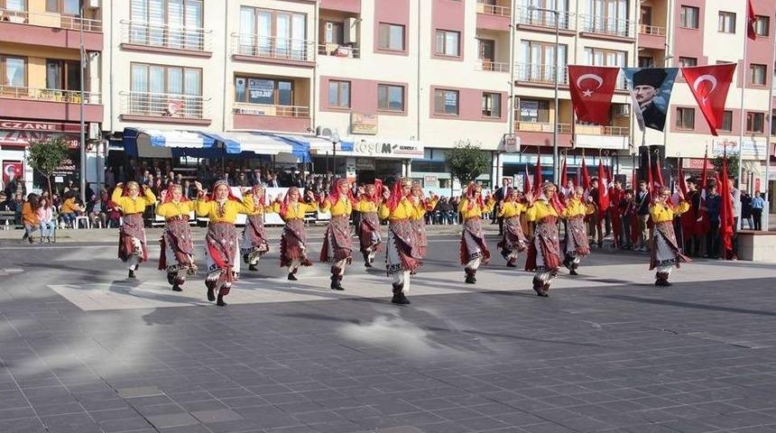 Çan’da Cumhuriyet Bayramının 94. Yılı Törenlerle Kutlandı