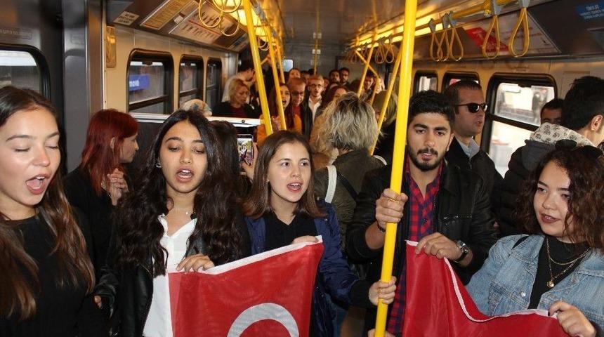(&ouml;zel Haber) Yolcu Gibi Bindiler, Hep Bir Ağızdan İstiklal Marşı Okudular