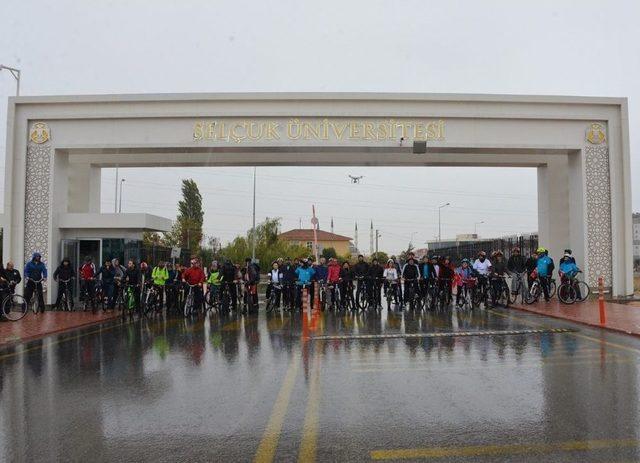 Selçuk Üniversitesi’nde 29 Ekim Cumhuriyet Bayramı Bisiklet Turu