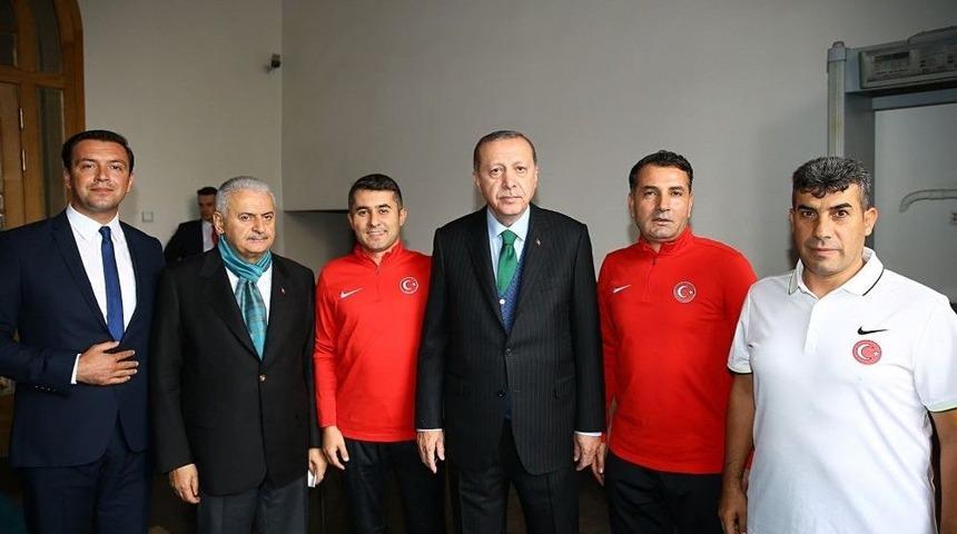 Cumhurbaşkanı Erdoğan Ve Başbakan Yıldırım&rsquo;dan Taekwondo Milli Takımı&rsquo;na Moral Dopingi
