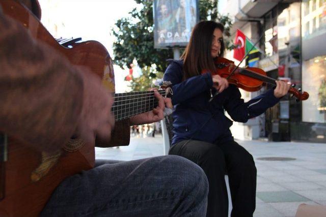 Şişli Sokaklarında Cumhuriyet Bayramı’na Özel Müzik Dinletisi