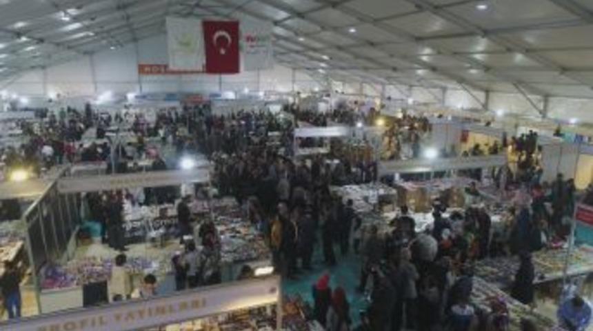 Kitap Fuarına B&uuml;y&uuml;k İlgi