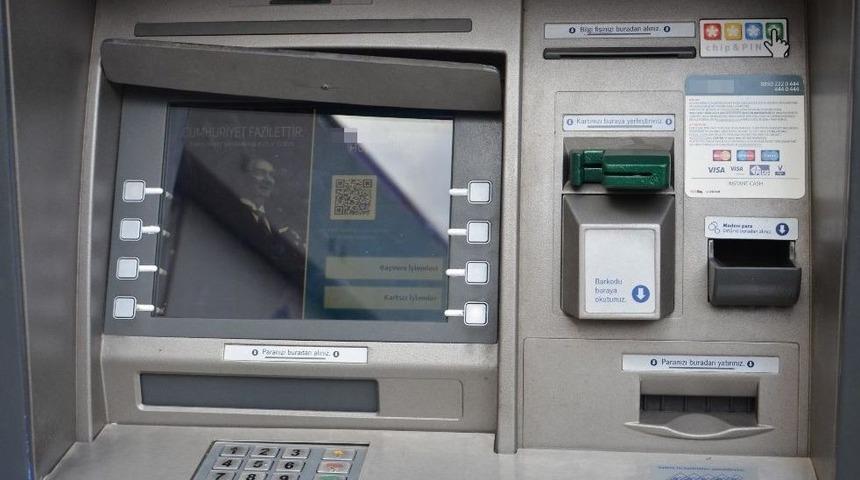 Dolandırıcıların Atm&rsquo;ye Kurduğu D&uuml;zeneği Vatandaş Fark Etti
