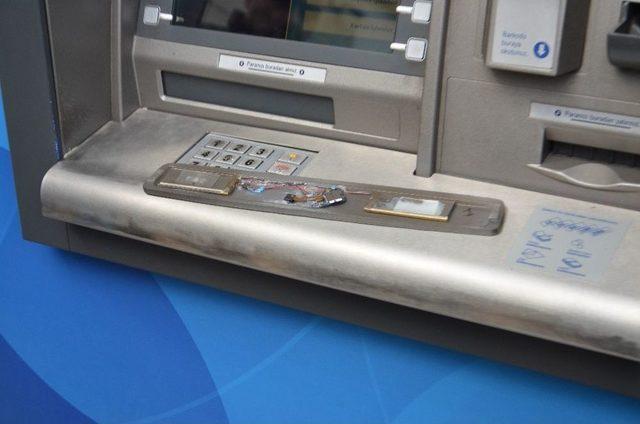 Dolandırıcıların Atm’ye Kurduğu Düzeneği Vatandaş Fark Etti