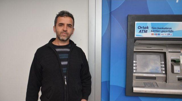 Dolandırıcıların Atm’ye Kurduğu Düzeneği Vatandaş Fark Etti