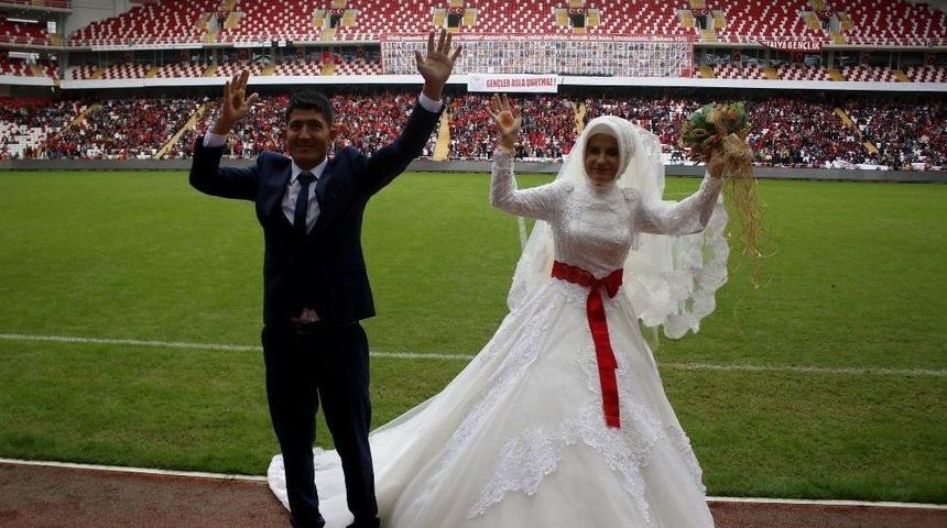 D&uuml;ğ&uuml;nden &Ccedil;ıkıp İşitme Engelliler Milli Ma&ccedil;ına Geldiler