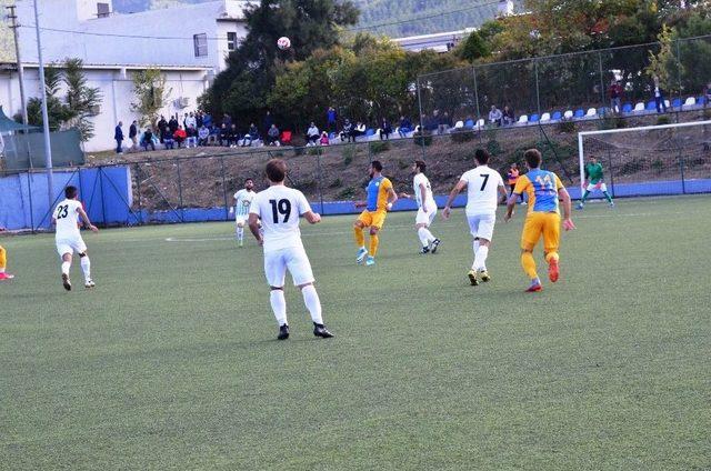 Yunusemre, Derincespor’u Elinden Kaçırdı