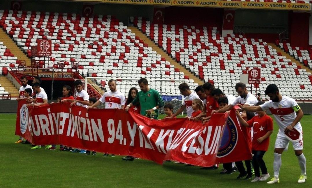 İşitme Engelliler Avrupa Futbol Şampiyonası Grup Eleme: T&uuml;rkiye: 5 - İngiltere: 0