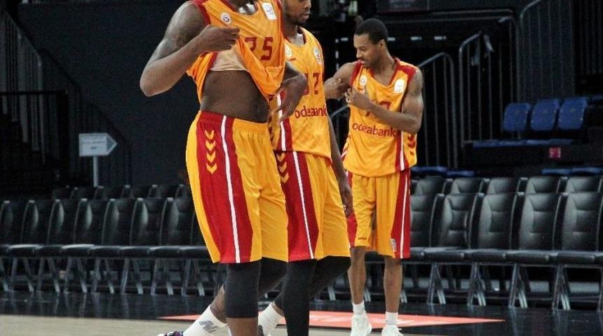 Galatasaray&rsquo;ın Basketbol Derbilerinde Y&uuml;z&uuml; G&uuml;lmedi