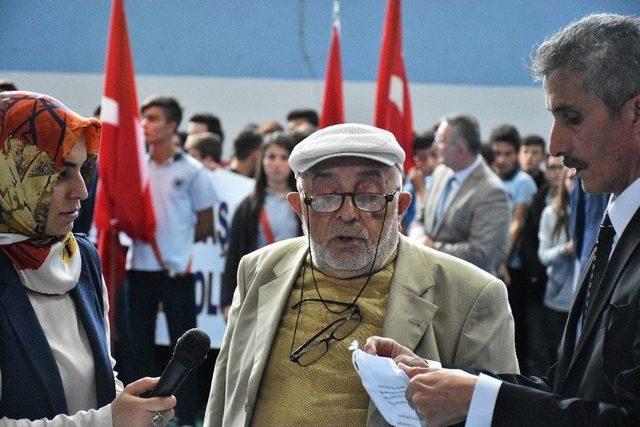 Tosya’da 90 Yaşındaki Yaşlı Adam Cumhuriyet Bayramı’nda Şiir Okudu