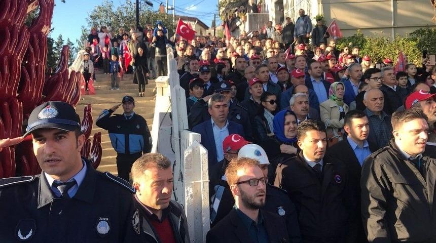 Beşiktaş&rsquo;ta &ldquo;demokrasi Ve Cumhuriyet Anıtı&rdquo; A&ccedil;ıldı