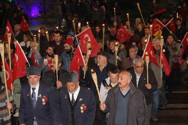 Sivas’ta Sağanak Yağmur Altında Fener Alayı