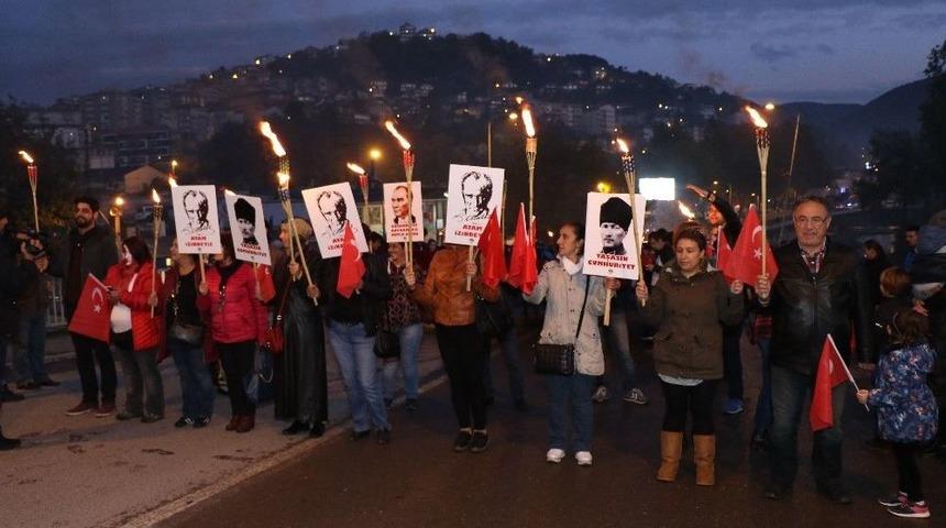 Zonguldak’ta Fener Alayı Yürüyüşü Gerçekleştirildi
