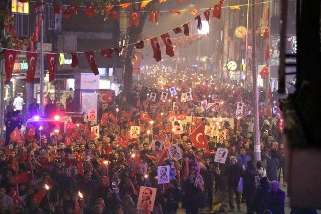 Zonguldak’ta Fener Alayı Yürüyüşü Gerçekleştirildi