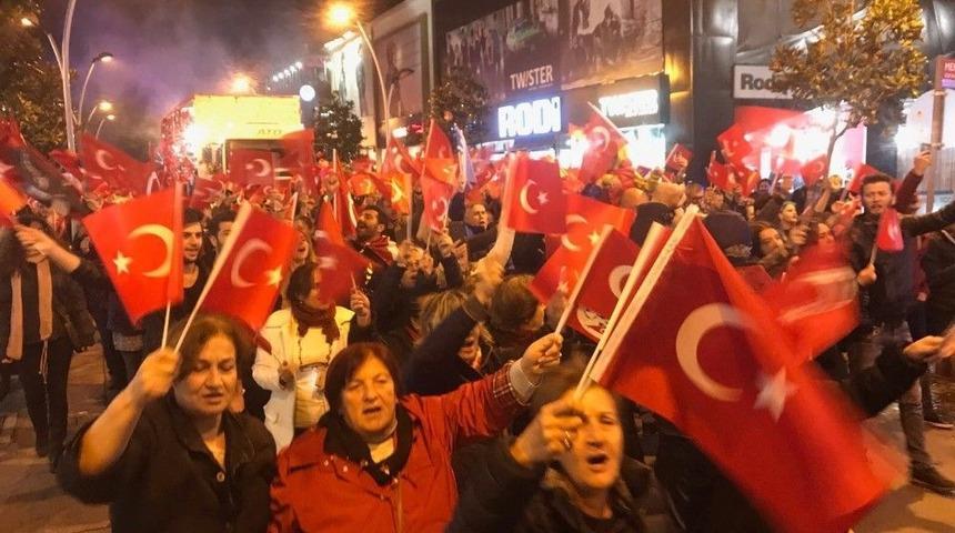 Sakarya&rsquo;da 29 Ekim Cumhuriyet Bayramı Kortej Y&uuml;r&uuml;y&uuml;ş&uuml; Ger&ccedil;ekleşti