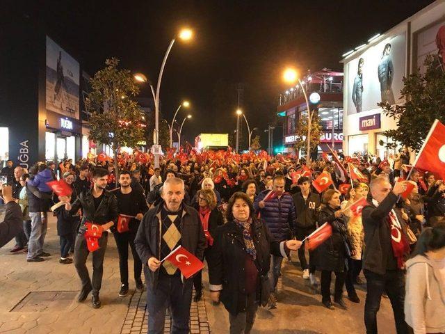 Sakarya’da 29 Ekim Cumhuriyet Bayramı Kortej Yürüyüşü Gerçekleşti