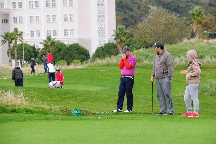 "29 Ekim Cumhuriyet Bayramı 1. Chipping Ve Patting Golf Turnuvası" G4