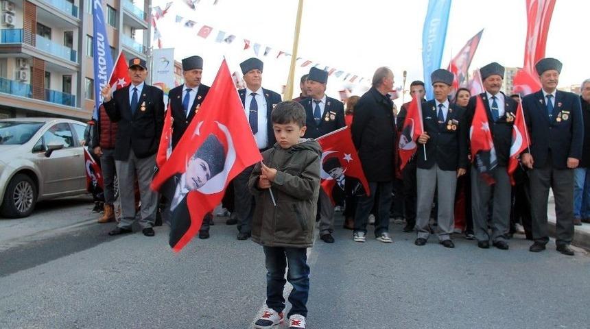 Beylikd&uuml;z&uuml;&rsquo;nde Vatandaşlar Cumhuriyet İ&ccedil;in Y&uuml;r&uuml;d&uuml;
