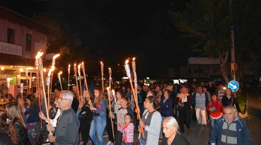 Dalyan&rsquo;da &ldquo;fener Alayı&rdquo; Y&uuml;r&uuml;y&uuml;ş&uuml;