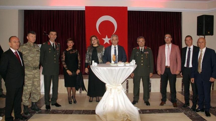 Hakkari&rsquo;de Cumhuriyet Bayramı Resepsiyonu