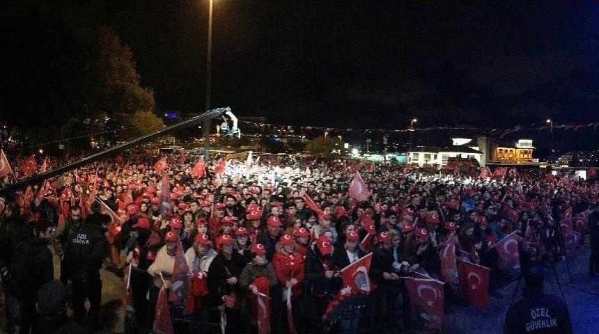 Beşiktaş&rsquo;ta 29 Ekim Cumhuriyet Bayramı Fener Alayı İle Kutlandı