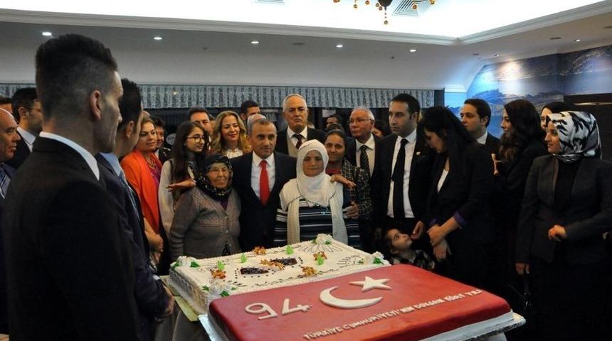 Tunceli&rsquo;de Havai Fişekli Bayram Kutlaması