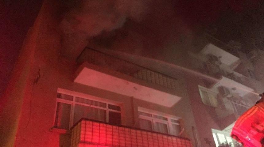 Klimadan &Ccedil;ıkan Yangın Bir Evi K&uuml;l Etti