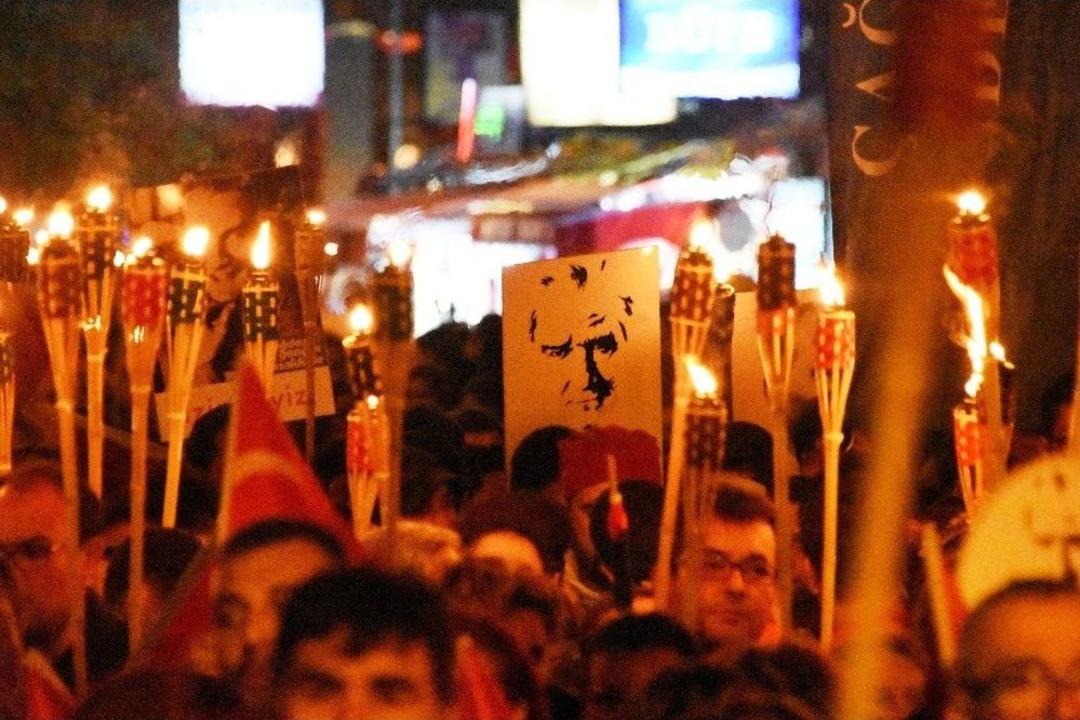 &Ccedil;anakkale&rsquo;de 3 Bin Kişiyle Fener Alayı