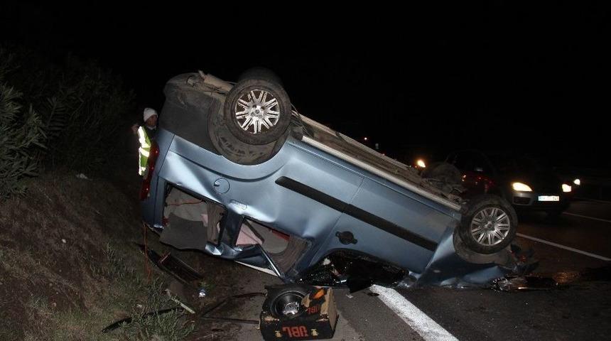 Tem Otoyolu&rsquo;nda Hafif Ticari Ara&ccedil; Takla Attı: 2 Yaralı