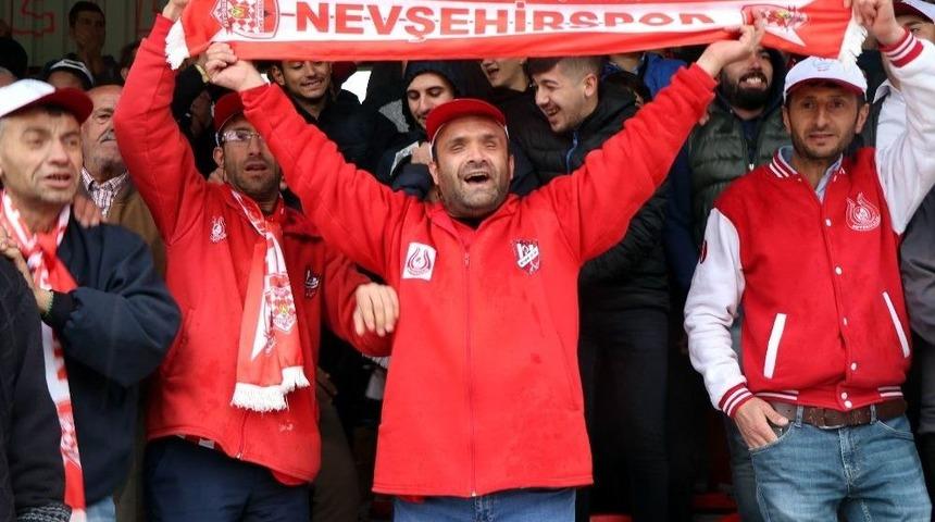 (&ouml;zel Haber) Futbol Aşkı Engel Tanımıyor