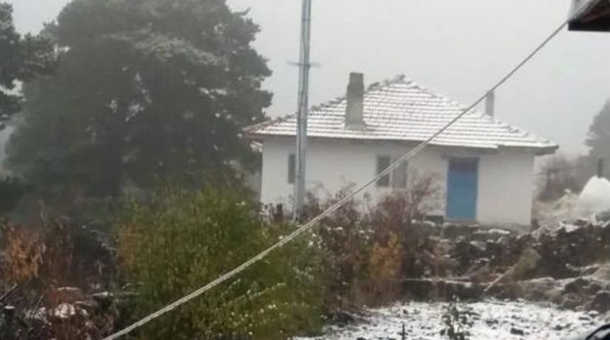 Ankara&rsquo;ya Mevsimin İlk Karı Yağdı