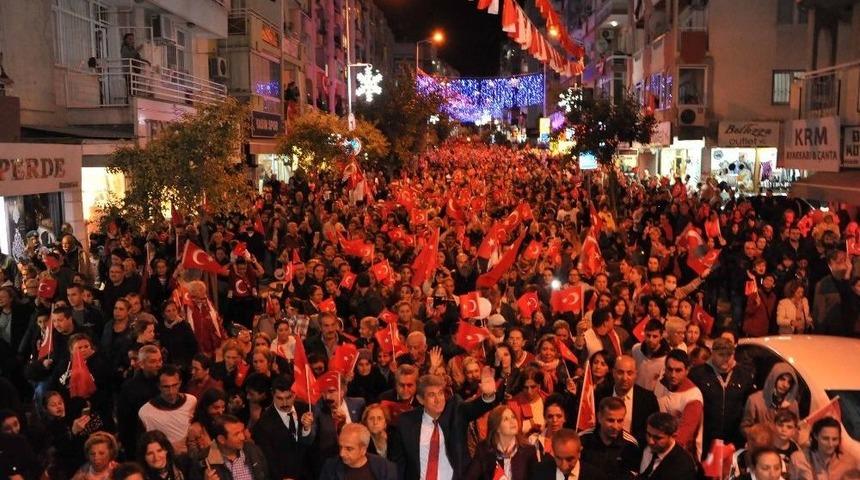 Balçova’da Cumhuriyet Coşkusu Yollara Sığmadı
