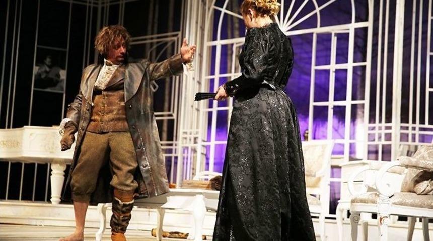 Tiyatro Oyununa İlgi