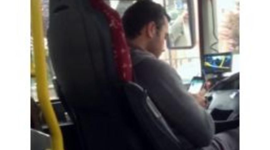 Cep Telefonu İle Oynayan S&uuml;r&uuml;c&uuml; Psikoteknik Değerlendirme Merkezi&rsquo;ne Sevk Edildi