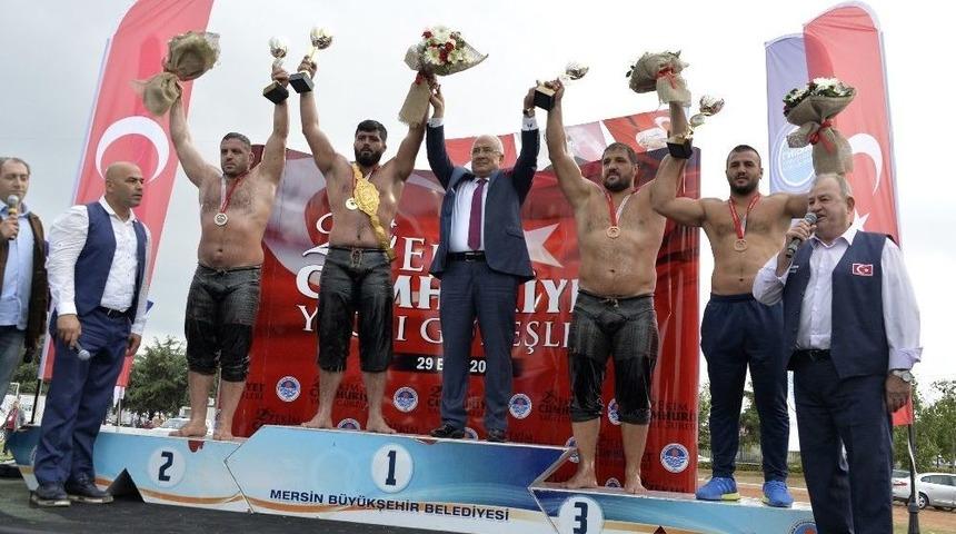 Mersinliler, Cumhuriyet Coşkusuyla Yağlı G&uuml;reş Heyecanı Yaşadı