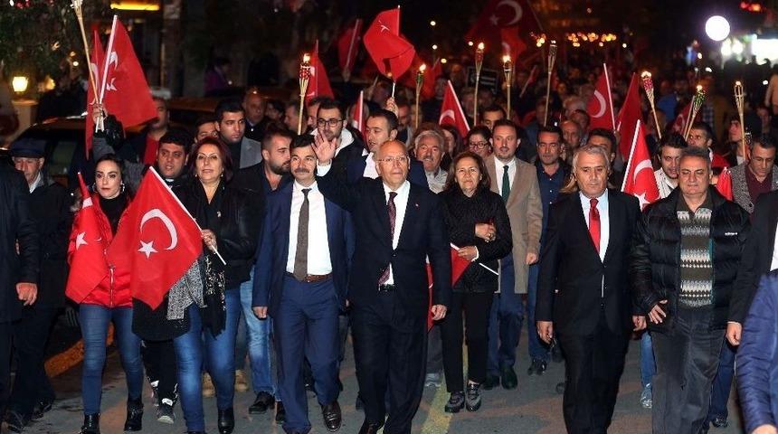 Yenimahalle Kırmızı Beyaza Boyandı