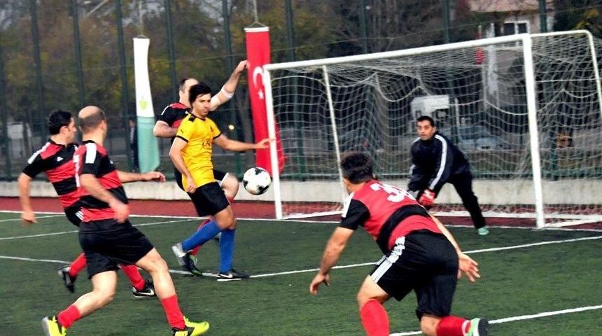 Osmangazi&rsquo;de Birimler Arası Futbol Turnuvası Sona Erdi