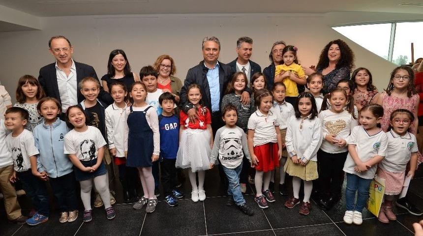 Başkan Uysal, K&uuml;&ccedil;&uuml;k Ressamlara &Ouml;d&uuml;llerini Verdi