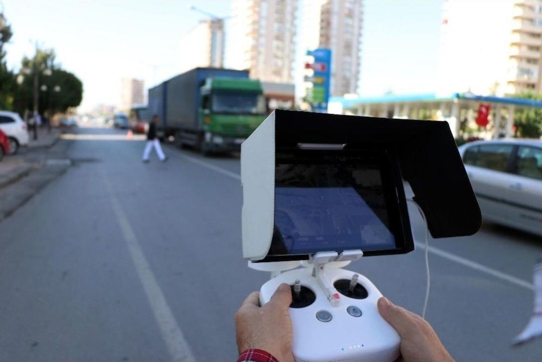 S&uuml;r&uuml;c&uuml;ler Dronu G&ouml;rmedi Ama Dron S&uuml;r&uuml;c&uuml; Hatalarını G&ouml;rd&uuml;